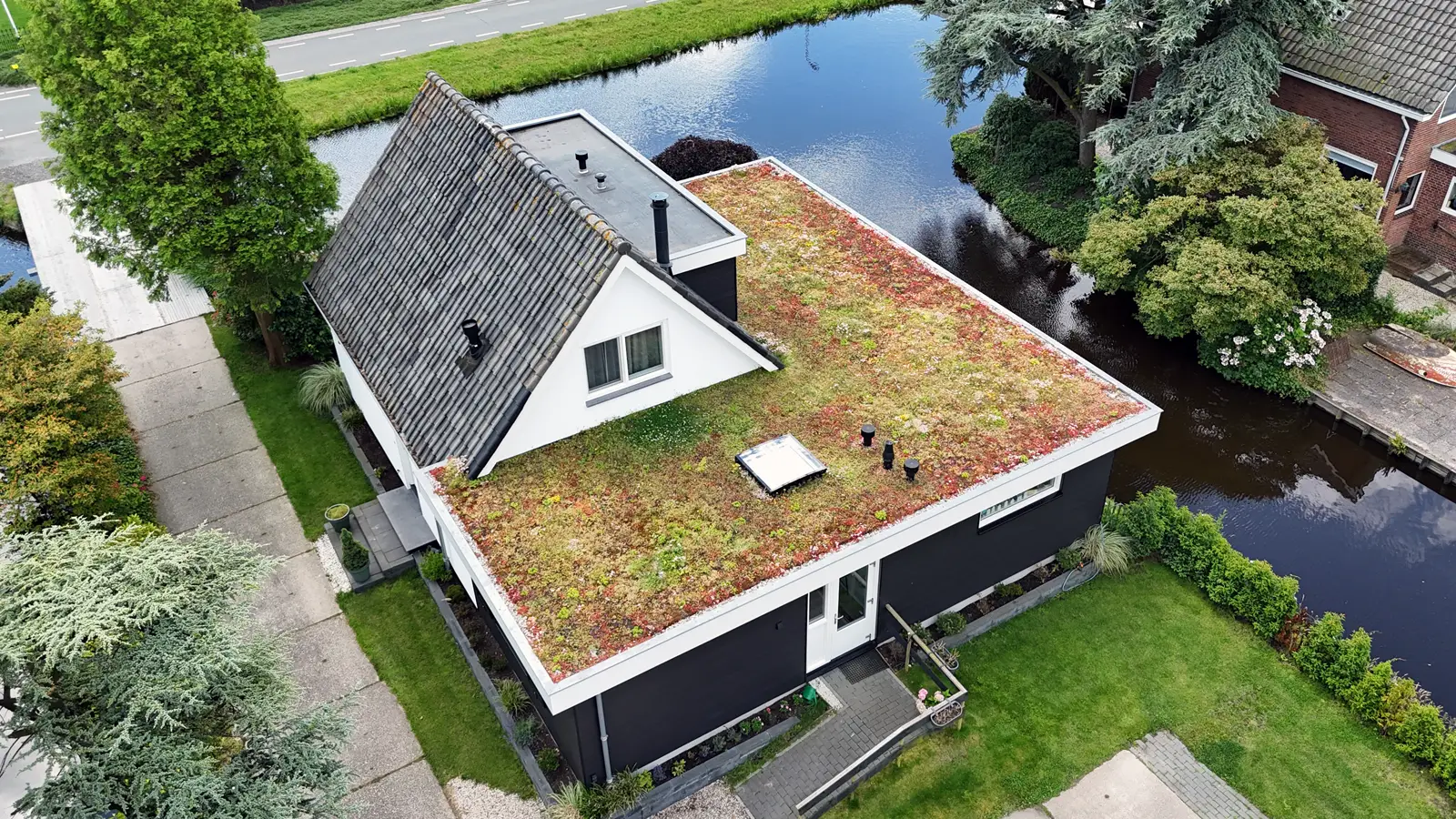 Dachbegrünung mit verschiedenen Sedum-Arten